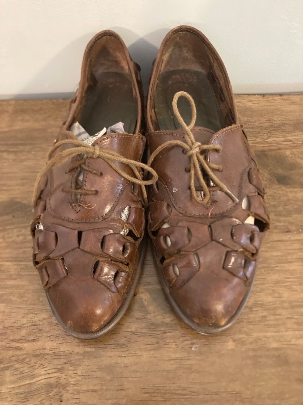 Vintage Giorgio Brutini Brown Leather Cut-Out Oxford Shoes With Lace-Up Design